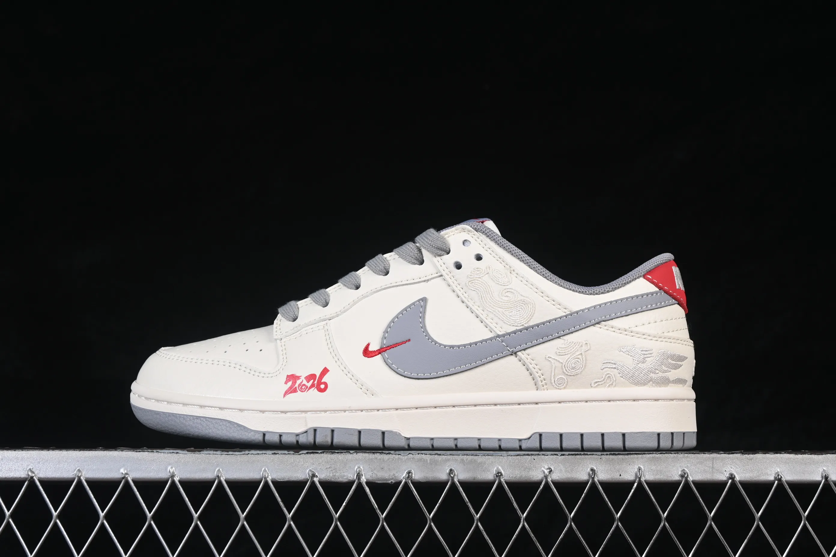 All categories Nk SB Dunk Series Nk SB Dunk Low High-end customized low-top sneakers Nike SB Dunk Low Year of the Horse limited edition White and gray Chinese style High-end customized low-top casual skate shoes FF9989-024